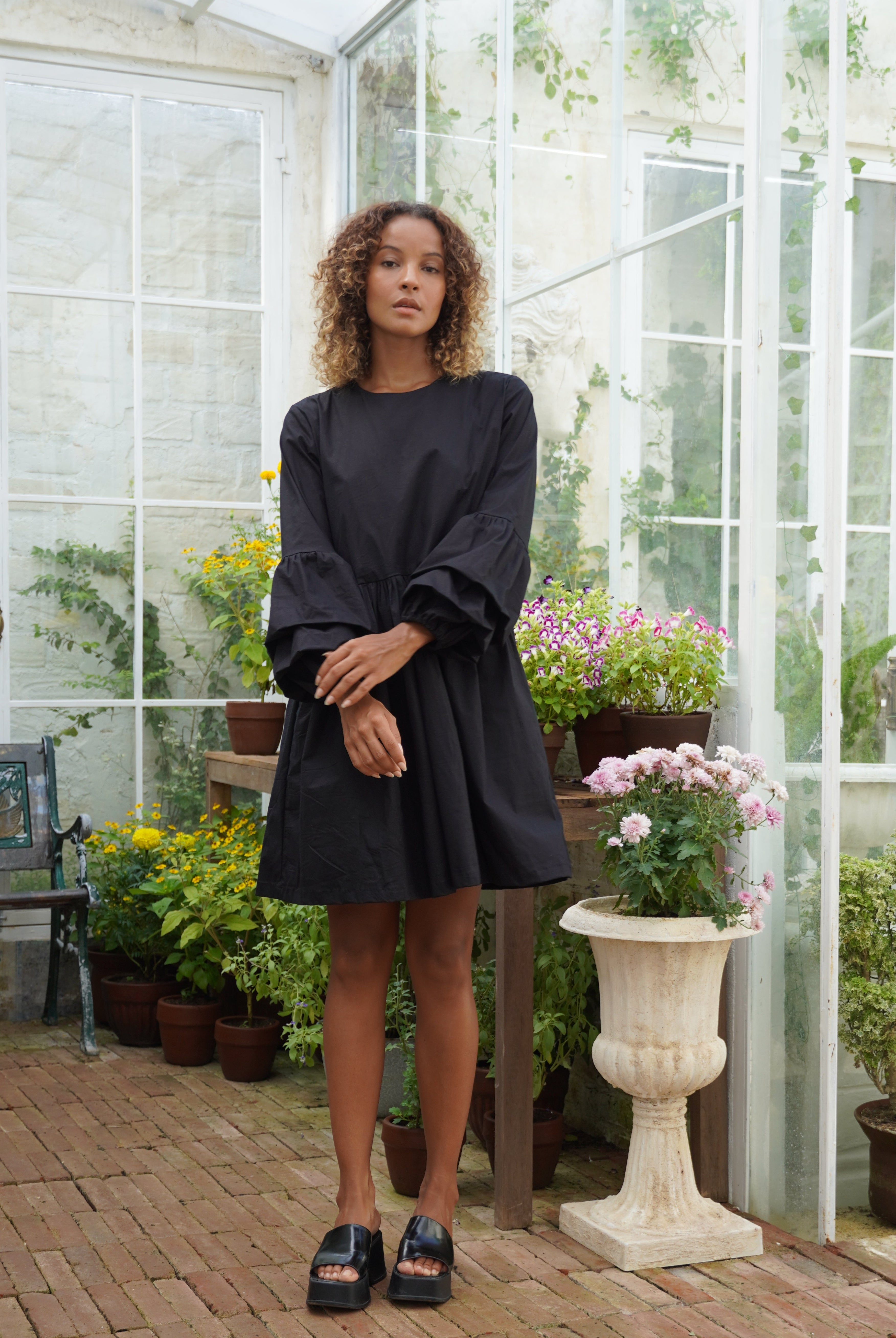 Black oversized cotton mini dress Hamptons rooftop and summer evening outfit 2026, chic ruffle sleeve dress for East Coast coastal occasion