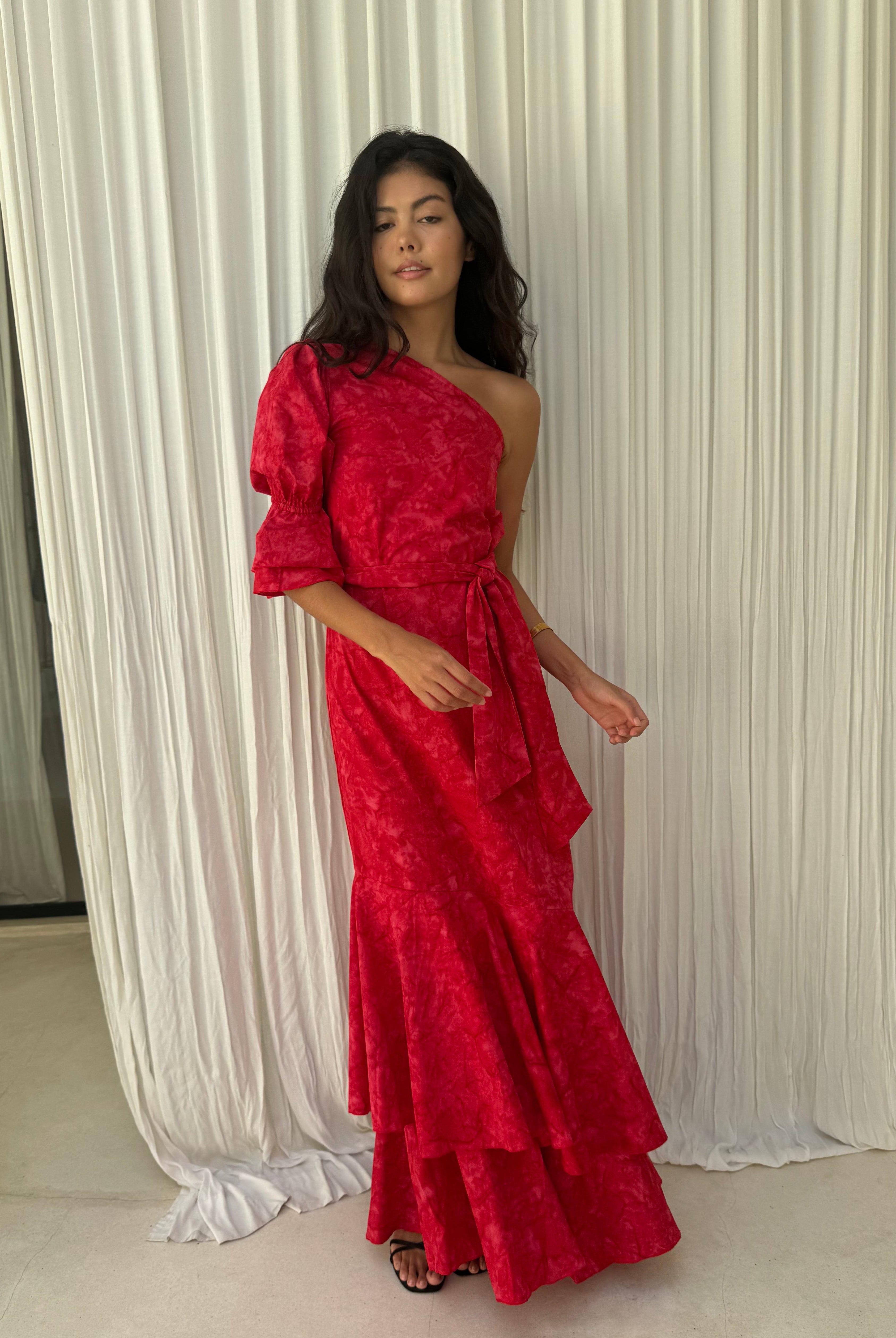 Formal red maxi dress outdoor event outfit idea women 2026, elegant statement dress for special occasions. Chic sophisticated dresses