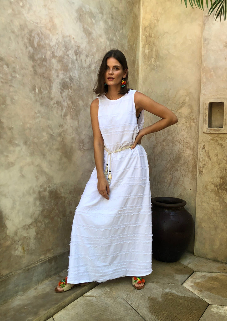 White flowy maxi dresses, white long cotton maxi dresses, long white beach cover ups, easy to wear white cover ups for summer 2022, preppy dresses, chic long dresses, Coastal Grandmother inspired outfits, summer outfits 2022, Nancy Meyers, Shopbop, how to dress coastal grandmother, how to dress coastal granddaughter, coastal vibes, summer 2022 dresses for the summer, button up cover up dresses, preppy dresses for her, coastal style, nantucket dresses, maxi dresses for the beach, long dresses for vacation