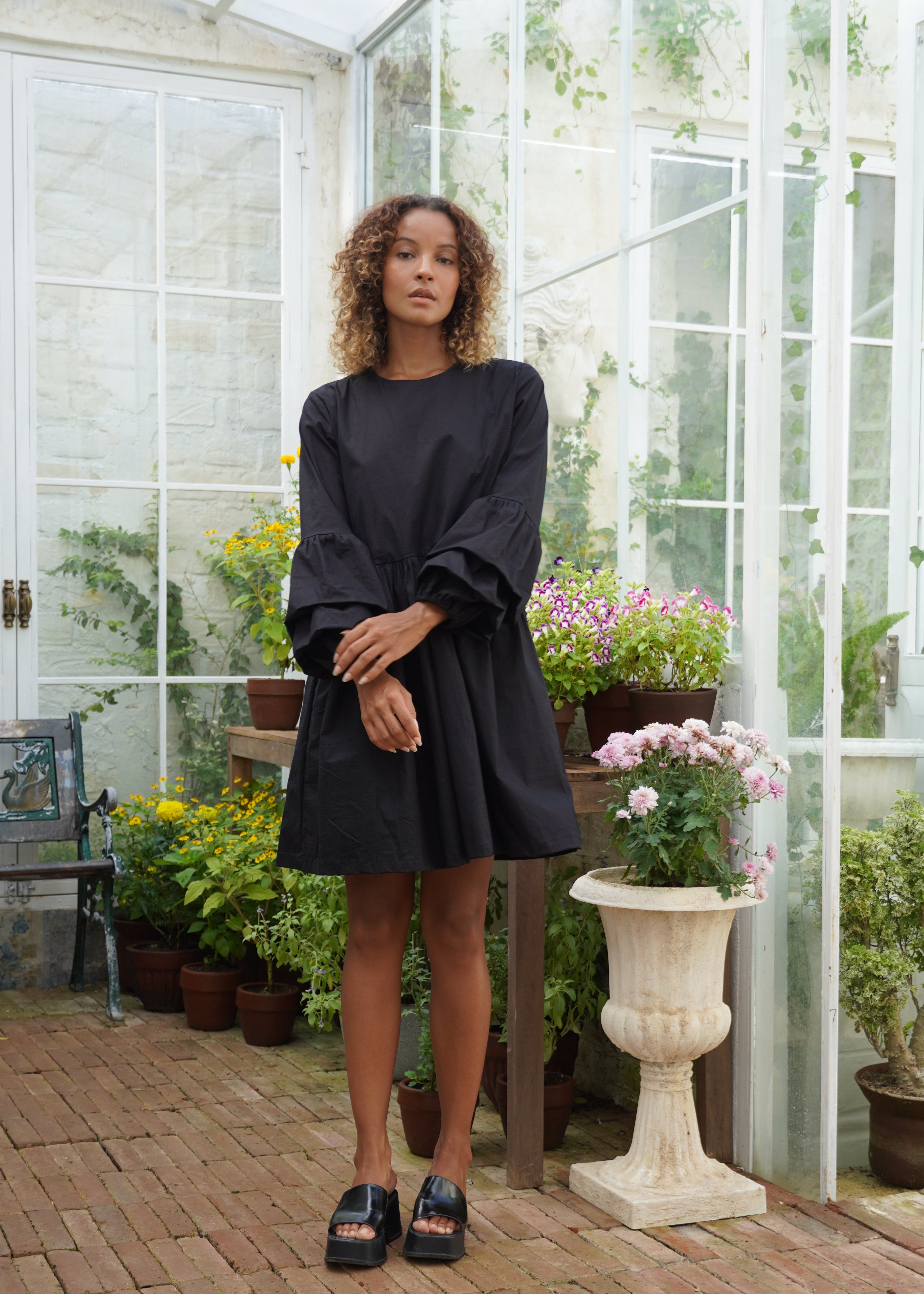 Black oversized cotton mini dress Hamptons rooftop and summer evening outfit 2026, chic ruffle sleeve dress for East Coast coastal occasion