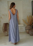 Flowy navy check maxi dress vineyard and lake house vacation outfit idea, elegant summer weekend look women. Carpool mom outfits 