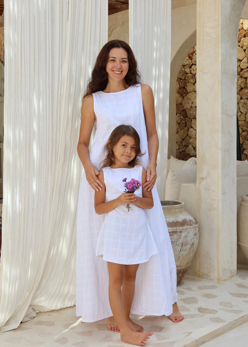 White dot girls dress flower girl beach wedding outfit 2026, sweet kids cotton dress for destination wedding and coastal bridal celebration