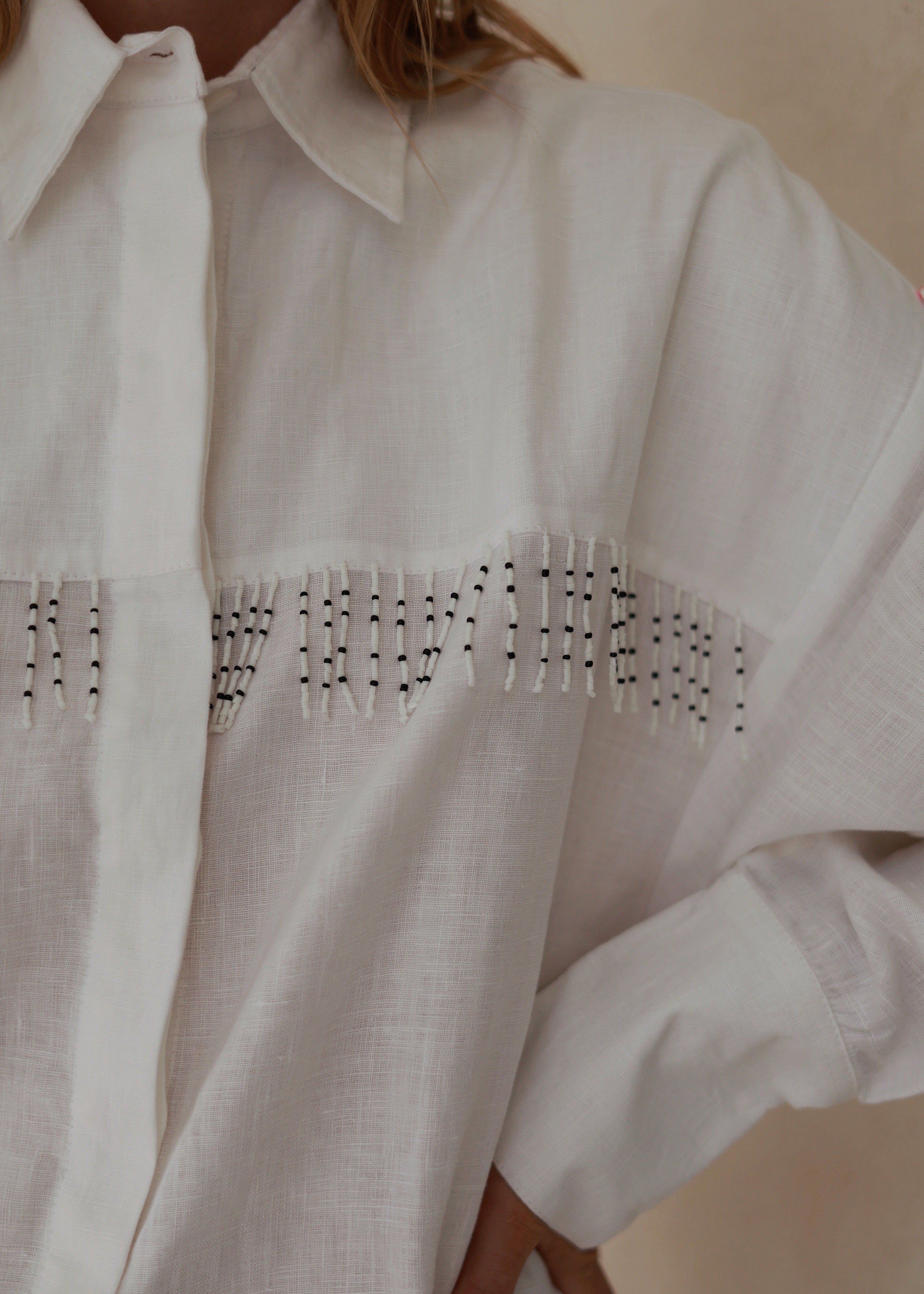 White linen hand-beaded fringe dress Cape Cod harbor dinner outfit summer 2026, chic elevated beach cover-up and linen dress for East Coast coastal vacation. Outfit ideas for Round Top 2026